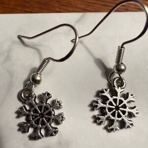 Silver-tone  Snowflake Earrings NWOT